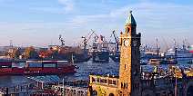 id104517_PAN Hamburg | Kreuzfahrtschiff Queen Mary 2 beim eindocken bei Blohm+Voss, Trockendock Elbe 17, Landungsbrücken, Schiffsverkehr auf der Elbe