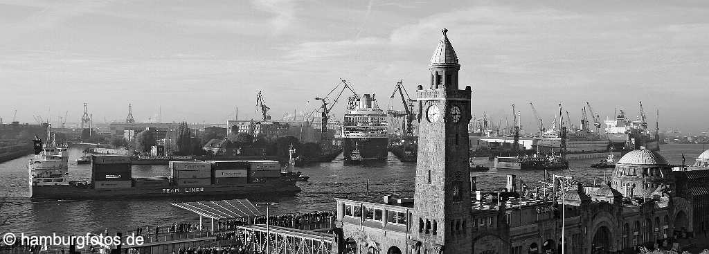 hamburg_schwarzweiss_003 Hamburg | Kreuzfahrtschiff Queen Mary 2 beim eindocken bei Blohm+Voss, Trockendock Elbe 17, Landungsbrücken, Schiffsverkehr auf der Elbe