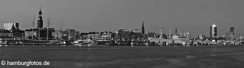 hamburg_schwarzweiss_007 Panoramabild Hamburg - Landungsbruecken bis Kehrwiederspitze