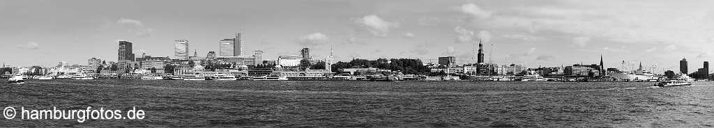 hamburg_schwarzweiss_016_AUS Hamburg | Skyline 2009 St. Pauli Landungsbrücken | Altona bis Hafencity, die so genannte Perlenkette