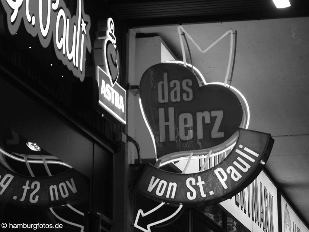 hamburg_schwarzweiss_038 Hamburg | Hamburg St. Pauli (PLZ 20359) | St. Pauli in den Jahren 2001 - 2005 vor dem Umbau des Spielbudenplatz | Motive rund um die Reeperbahn | Das Herz von St. Pauli, Hamburg Bilder in schwarzweiss, schwarz-weiss