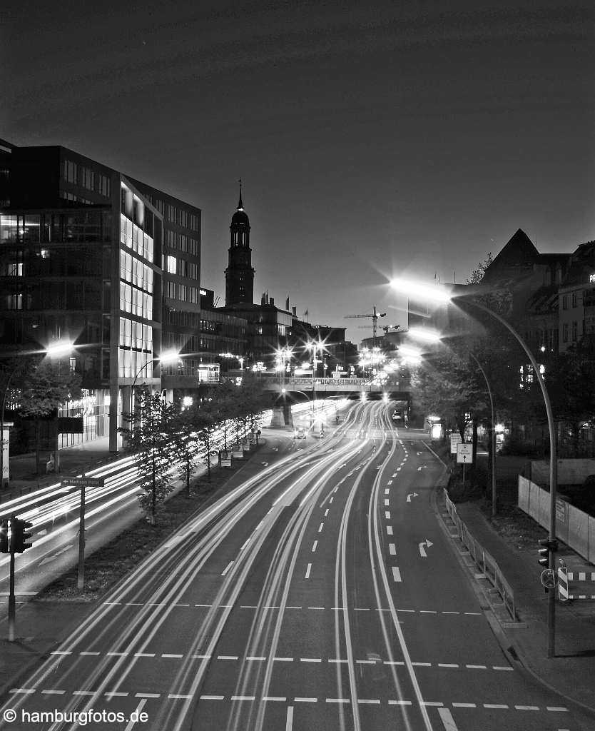 hamburg_schwarzweiss_053 Hamburg | Hamburg bei Nacht, Michel, Willy-Brandt-Str.