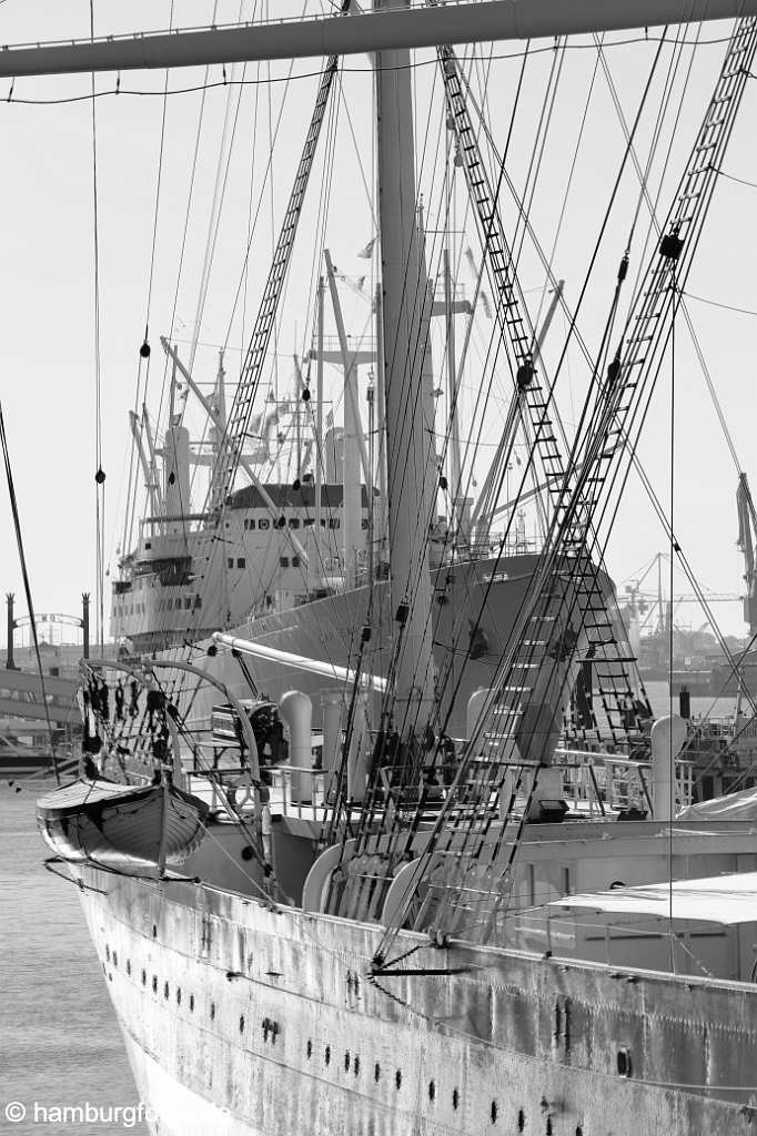 hamburg_schwarzweiss_061 Hamburg | Cap san Diego, Rickmer Rickmers | HDR-Bild, Hochkontrastbild, High Dynamic Range Image