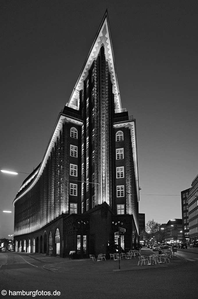 hamburg_schwarzweiss_062 Hamburg | Chilehaus, blaue Stunde