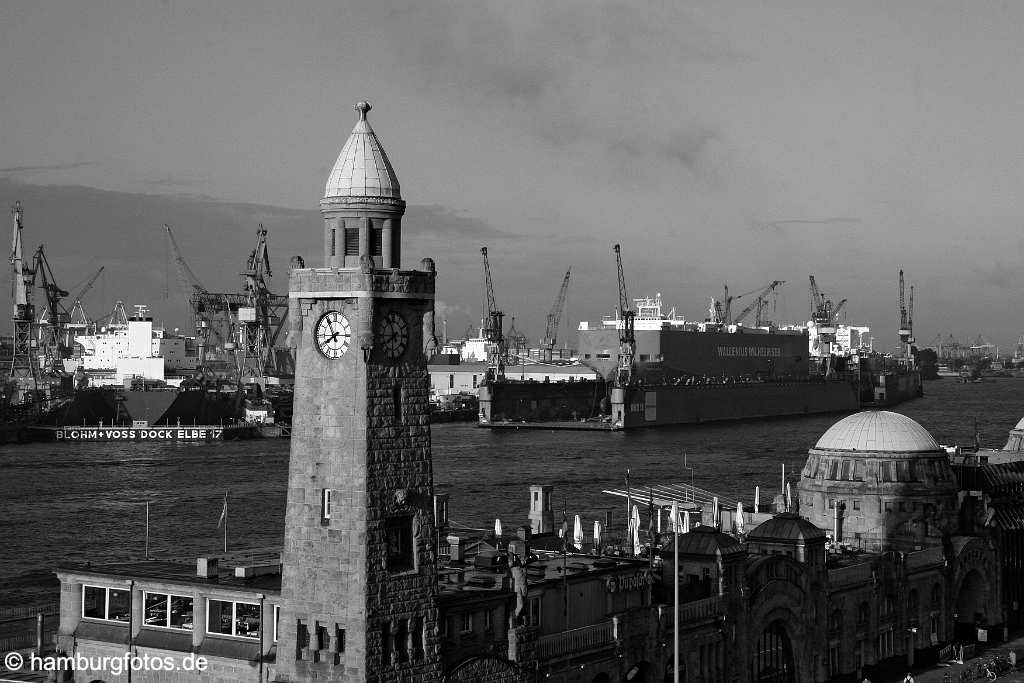 hamburg_schwarzweiss_079 Hamburg | St. Pauli Landungsbr∏cken mit Gezeiten-Turm, Werft Blohm+Voss, Hamburg Bilder in schwarzweiss, schwarz-weiss