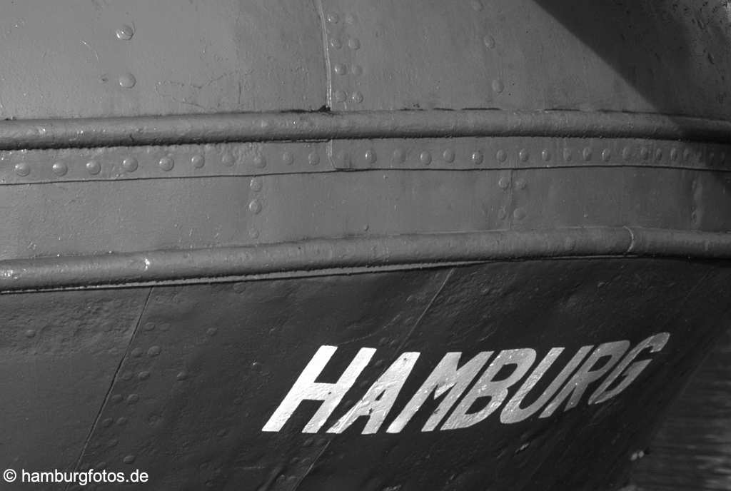 hamburg_schwarzweiss_104 Schiffsheck mit Schriftzug Hamburg