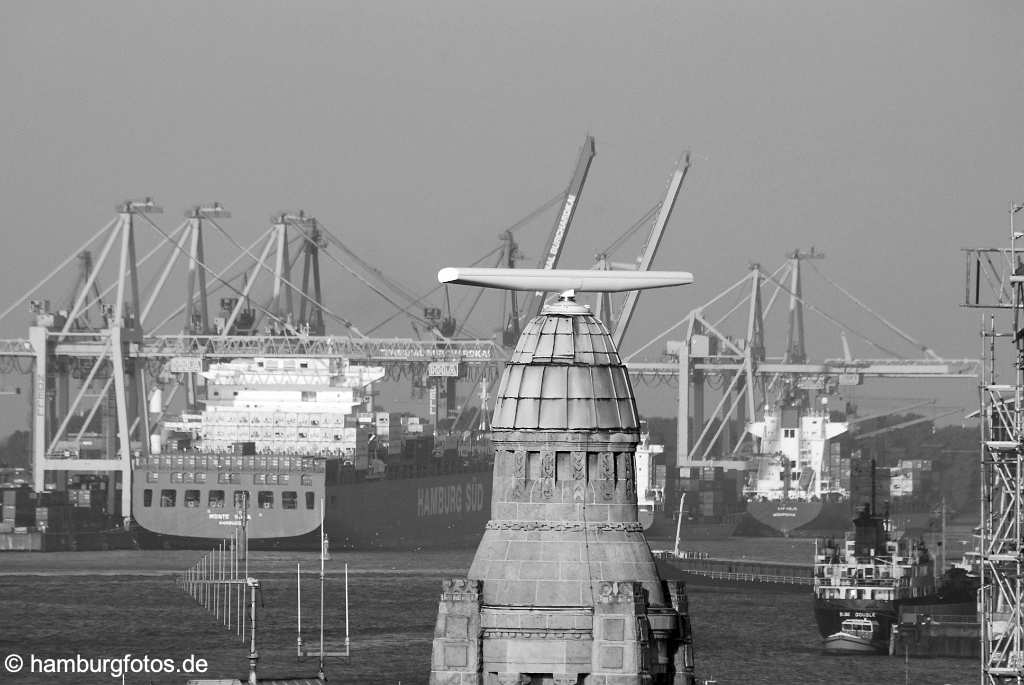 hamburg_schwarzweiss_154 Hamburg | Landungsbrücken mit Containerterminal, Hamburg Bilder in schwarzweiss