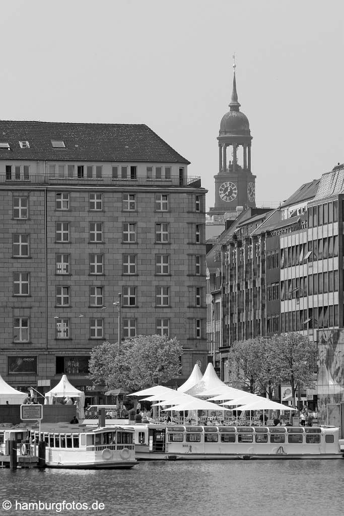 hamburg_schwarzweiss_173 Hamburg | Skyline Jungfernstieg, Wahrzeichen St. Michaelis