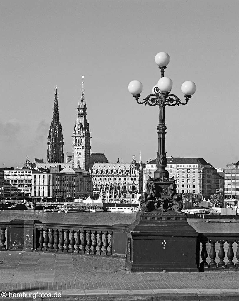 hamburg_schwarzweiss_175 Hamburg | Altstadt Binnenalster, Jungfernstieg Skyline 2006, Kandelaber, Lombardsbrücke