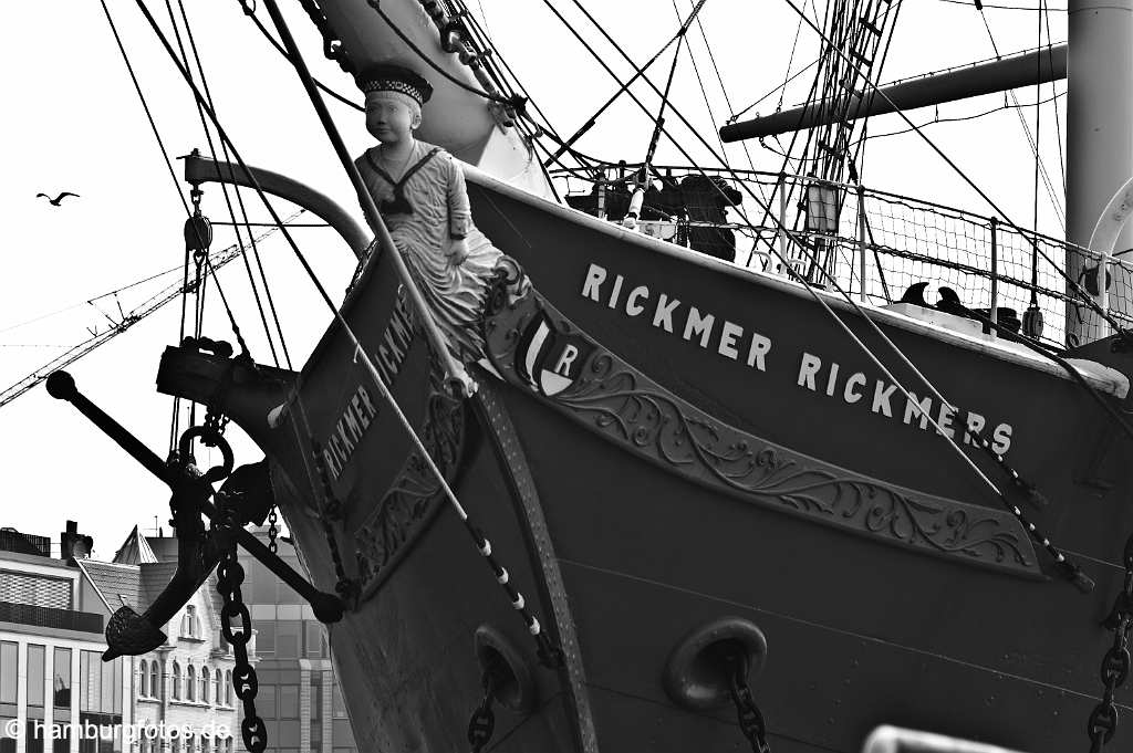 hamburg_schwarzweiss_221 Bug der Rickmer Rickmers mit Galionsfigur