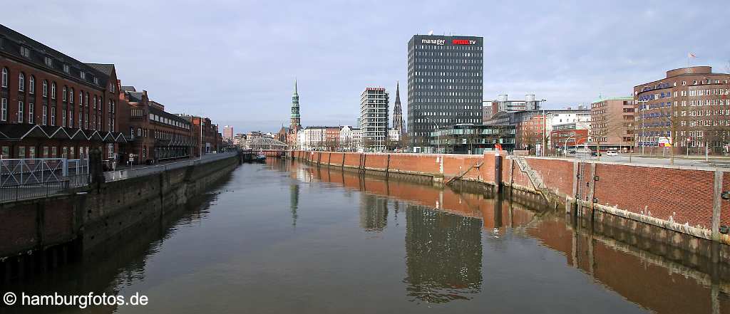 id102685 Verlagshaeuser: Spiegelverlag an der Ost-West-Strasse | Kirchen: St. Katharinen, St. Nikolai, St. Michaelis, Zollkanal | Architektur Hamburg, Hansestadt, Medienstadt