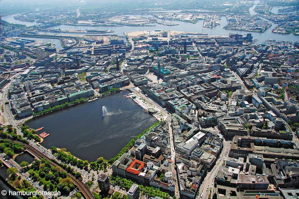 id210183 Luftbild, Luftbilder, aerial photography Hamburg | Hamburger Innenstadt, Binnenalster bis zum Hamburger Hafen, Norderelbe sowie der neu gestaltete Jungfernstieg mit dem Alsterhaus, Mai 2006