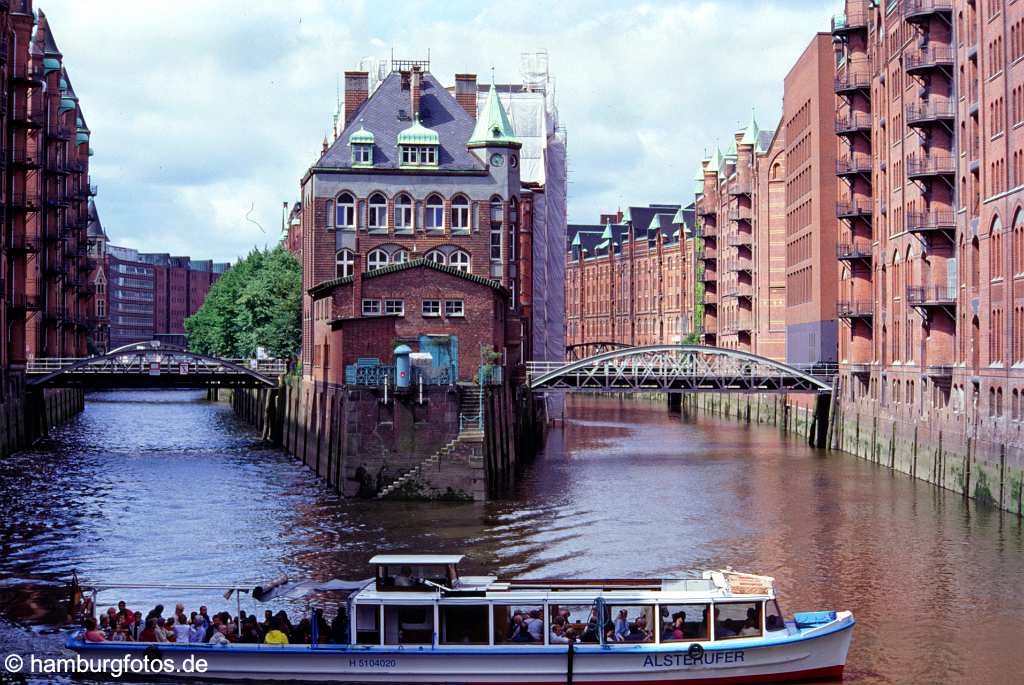 id104793 Hamburg Speicherstadt, Barkasse, historische Speicher, Laeger, Fleete