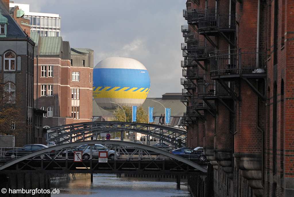 id113310 Hamburg historische Speicherstadt mit Fesselballon "High-Flyer"