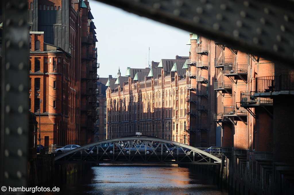 id113445 Die Hamburger Speicherstadt. Blick auf Lagerhaeuser am Wandrahm.