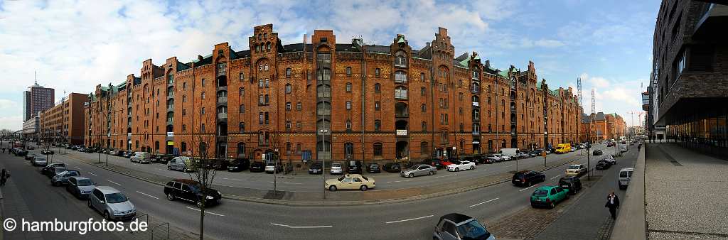 id114775 Panoramabild Hamburg - Hafencity, historische Lagerhaeuser der Speicherstadt am Sandtorkai