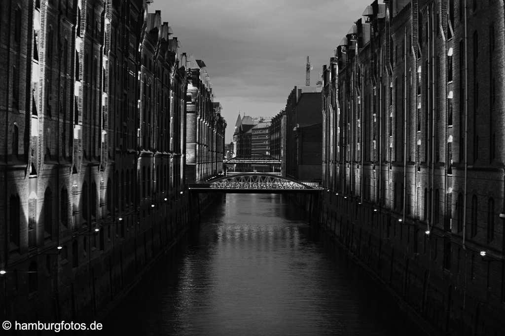 id500956_SW Speicherstadt Hamburg der Brookfleet in schwarzweiß