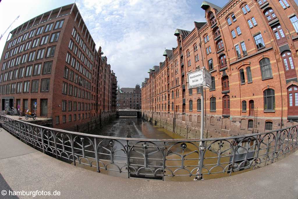 id501741 Hamburg-Hafencity, Bauwerke der historischen Speicherstadt