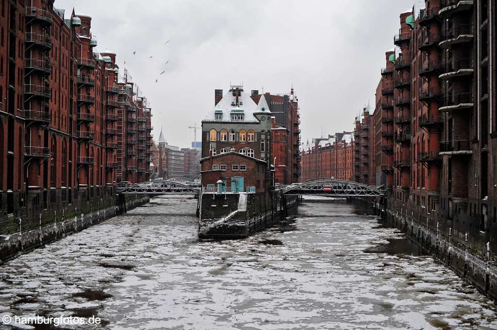 id509703 Die historische Hamburger Speicherstadt im Winter