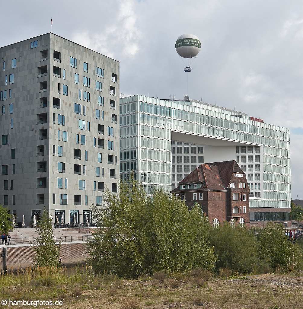 id520298 Historisches Gebäude und Neubau vom Spiegel Verlag Hamburg, Fesselballon