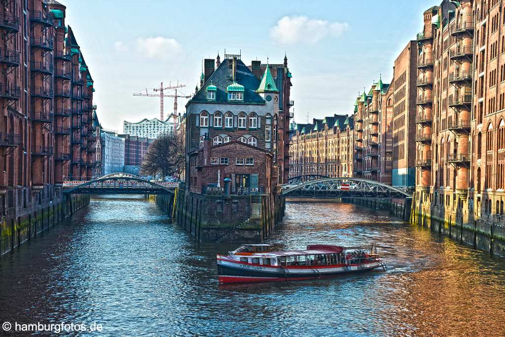 id520806_HDR Hamburg: Barkasse vor Wasserschlößchen