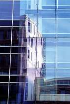 id102718 Glasfassade von Deutschen Ring, Spiegelbild vom Michaelis-Quartier