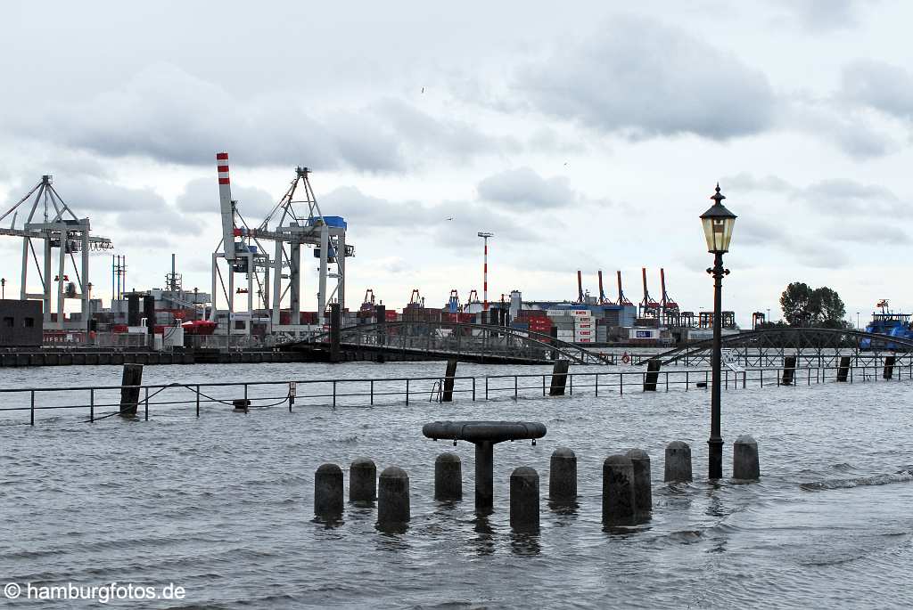 id109386 Hamburg | Sturmflut am 01.11.2006, Altona Fischmarkt, Containerterminal Toller Ort