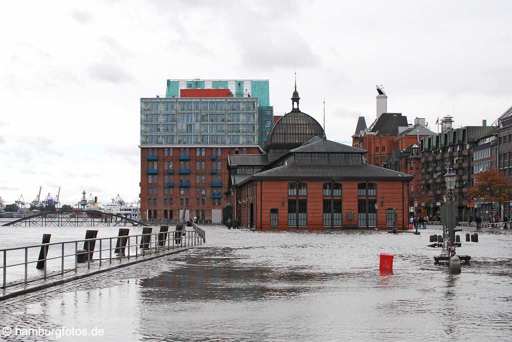 id109387 Hamburg | Sturmflut am 01.11.2006, historische Fischmarkthalle