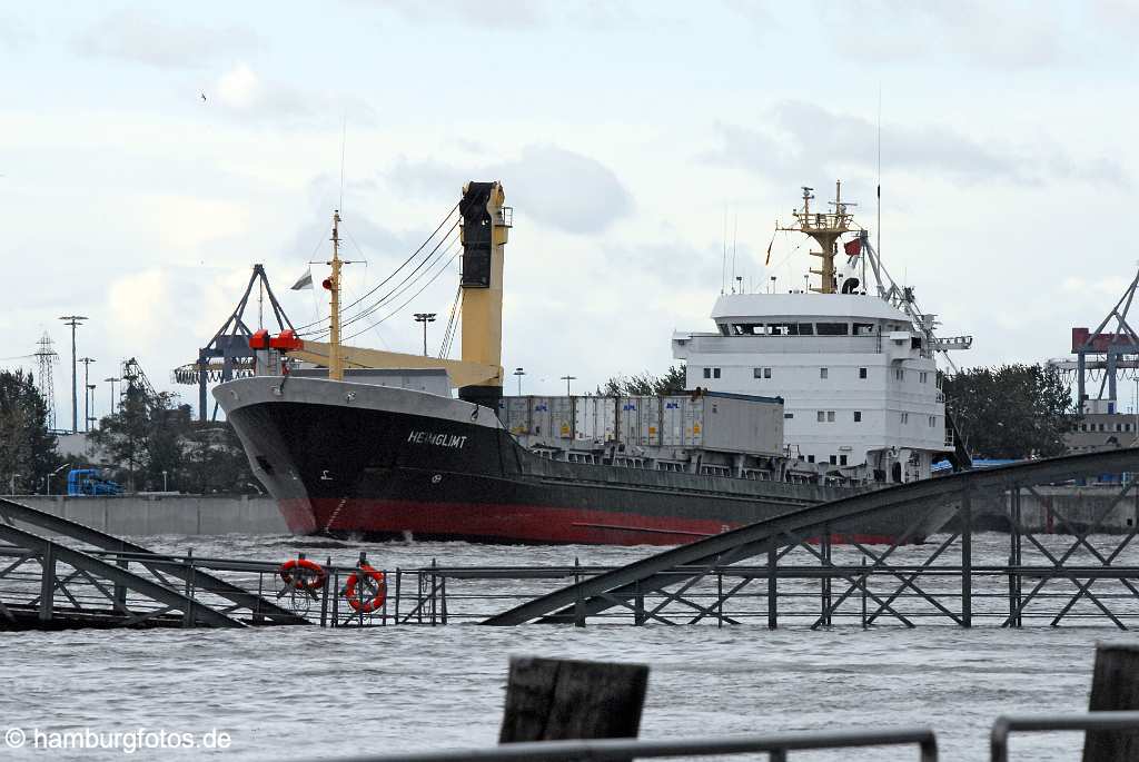 id109389 Hamburg | Sturmflut am 01.11.2006, Containerschiff