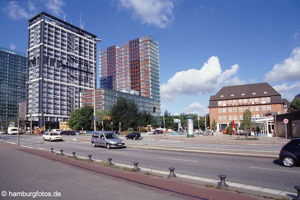 arc040 Das Berliner Tor Center mit der Feuerwache