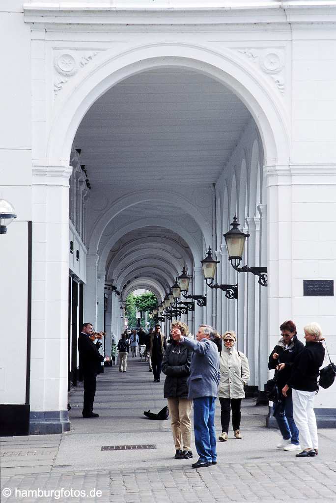 arc089 Die Alsterarkaden am Rathausmarkt in Hamburg