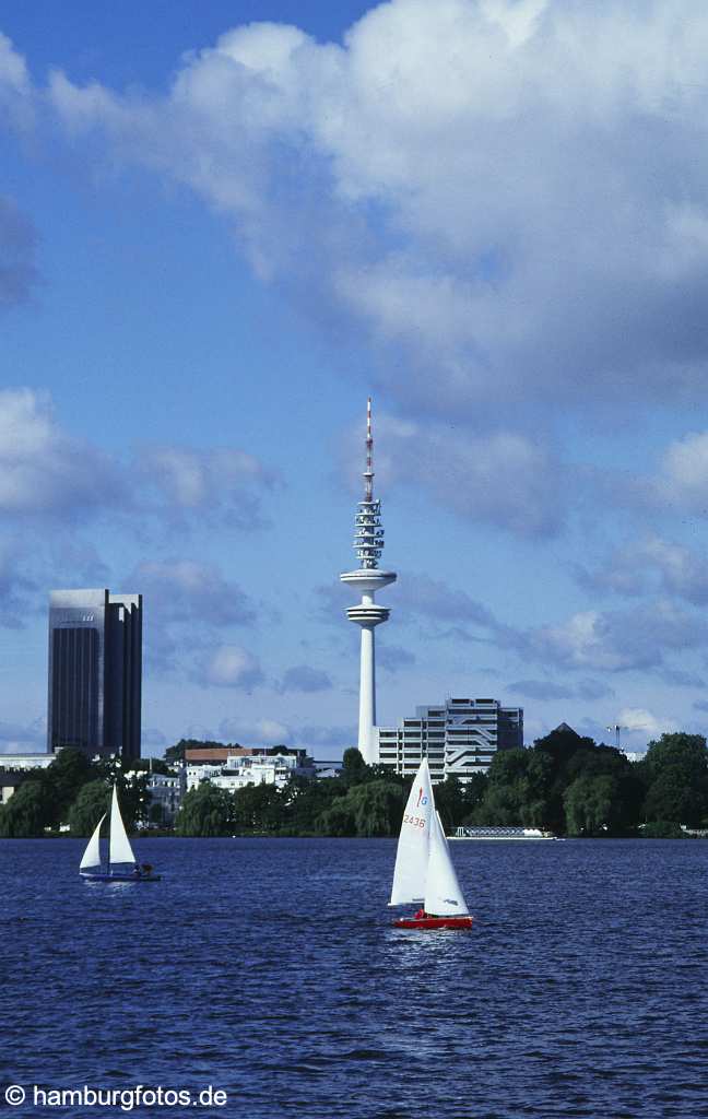 skyline019 Skyline von Hamburg: Aussenalster mit dem Fernsehturm, Rotherbaum