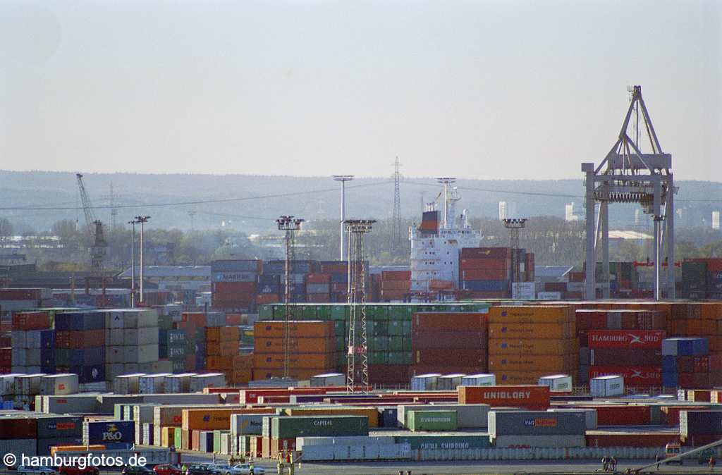 skyline058 Skyline von Hamburg: der Hamburger Hafen, Blick auf Containerterminal Burchardkai.