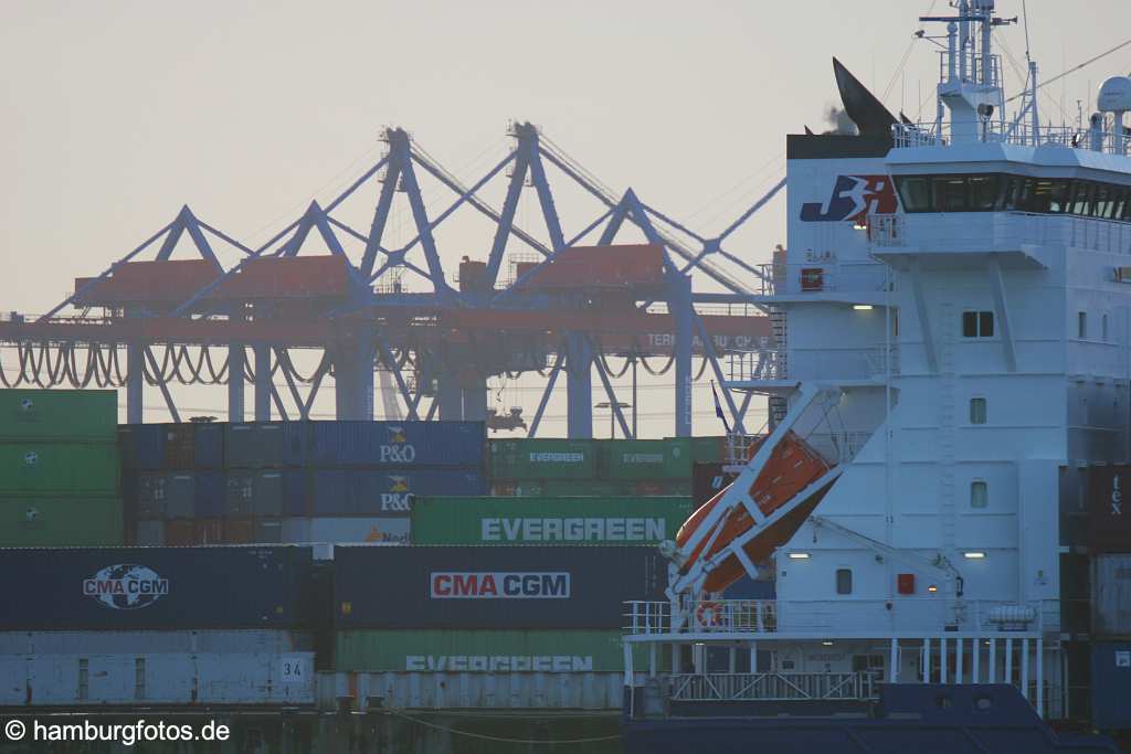 id101421 Hamburg, Hamburger Hafen, Hafencity, Container, Containerterminal, Containerumschlag, beladen, verladen, entladen, laden, Ladung