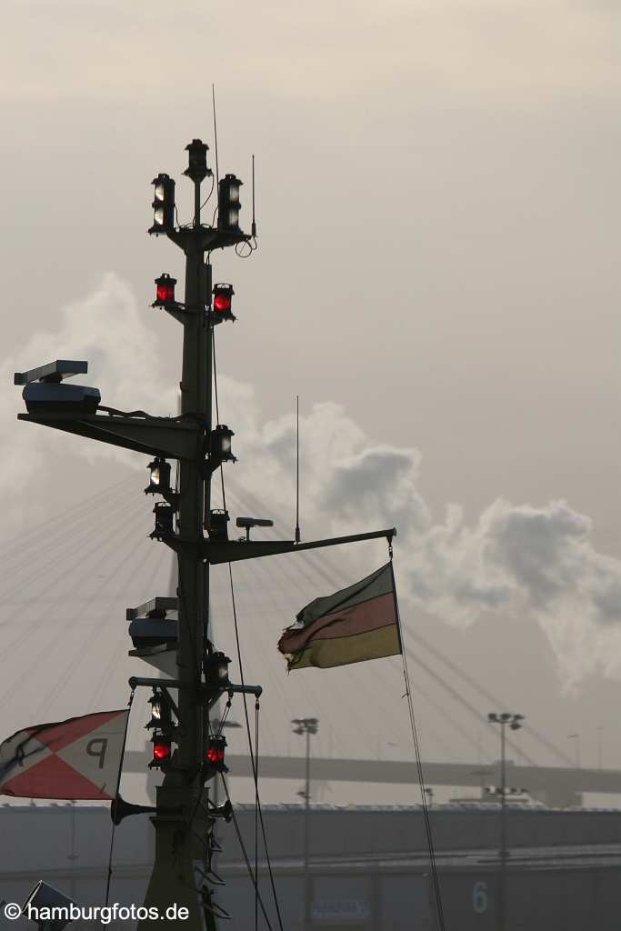 id101428 Hamburg, Hamburger Hafen, Hafencity, Mast, Masten, Fahne