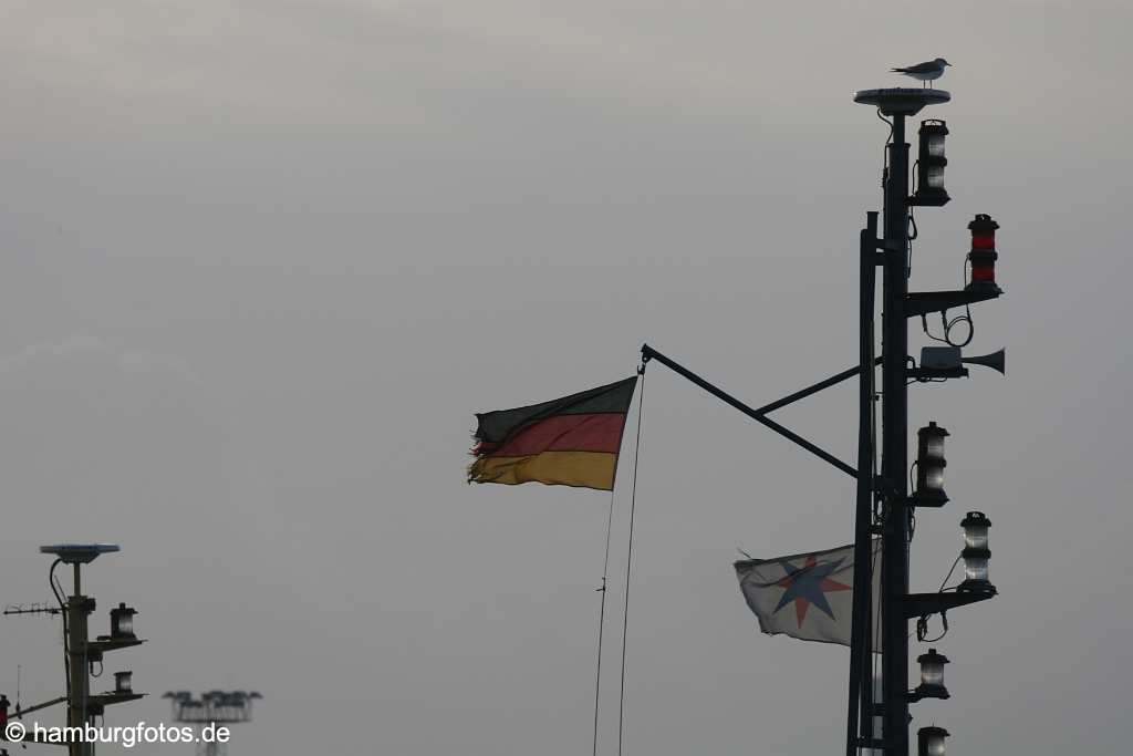 id101429 Hamburg, Hamburger Hafen, Hafencity, Mast, Masten, Fahne