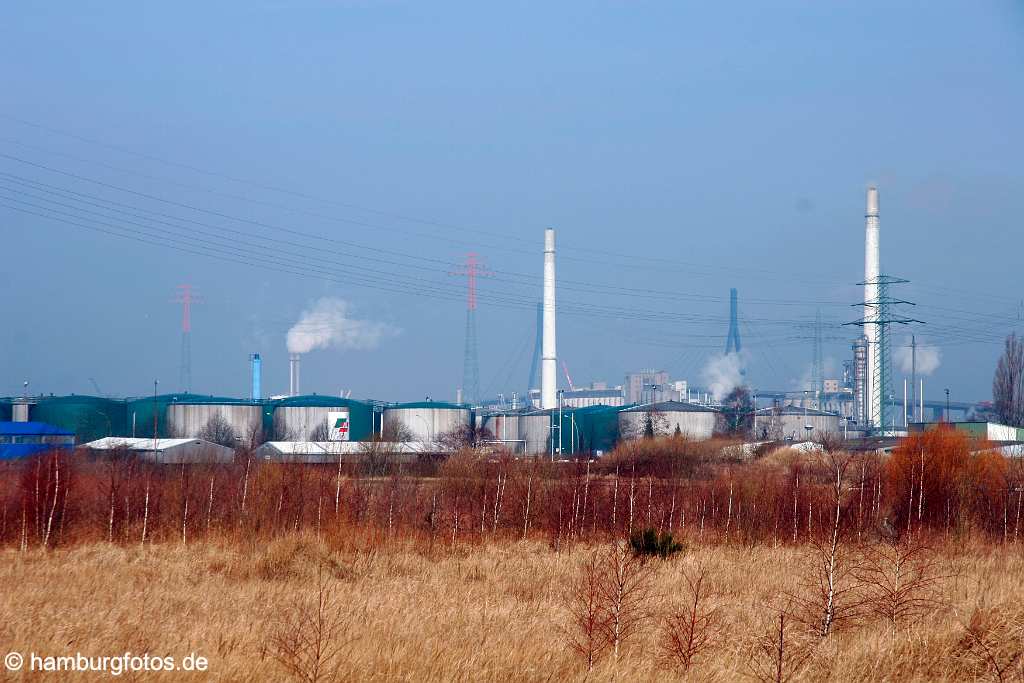 fsy_2760 HAMBURG - DIE WACHSENDE STADT | Wilhelmsburg - Elbinsel, Gartenstadt | Sprung über die Elbe | Der Reiherstieg aus südlicher Sicht | Brachland mit Blick auf Hamburg