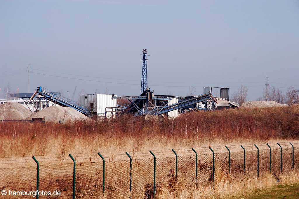 fsy_2762 HAMBURG - DIE WACHSENDE STADT | Wilhelmsburg - Elbinsel, Gartenstadt | Sprung über die Elbe | Der Reiherstieg aus südlicher Sicht | Industriebetrieb am Reiherstieg