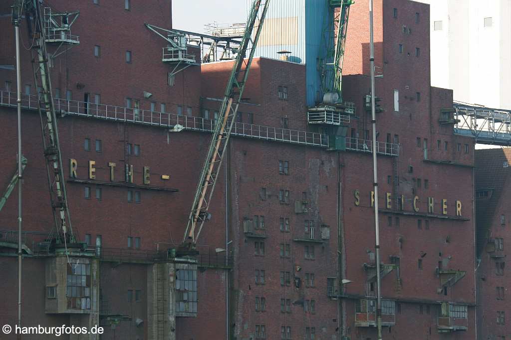 fsy_2767 HAMBURG - DIE WACHSENDE STADT | Wilhelmsburg - Elbinsel, Gartenstadt | Sprung über die Elbe | Der Reiherstieg aus südlicher Sicht | Rethespeicher