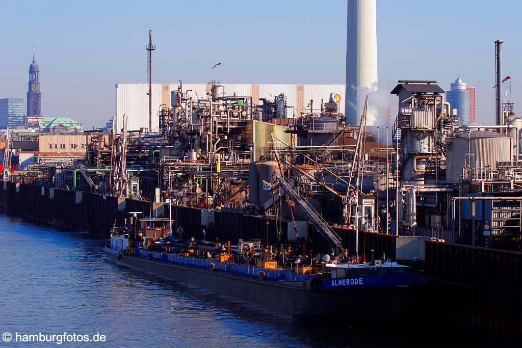 id102822 HAFEN HAMBURG | Stadteil - Hamburg-Steinwerder | Hamburger Hafen, Port of Hamburg | Reiherstieg, Shell AG, Raffinerie, betanken eines Binnenschiffs