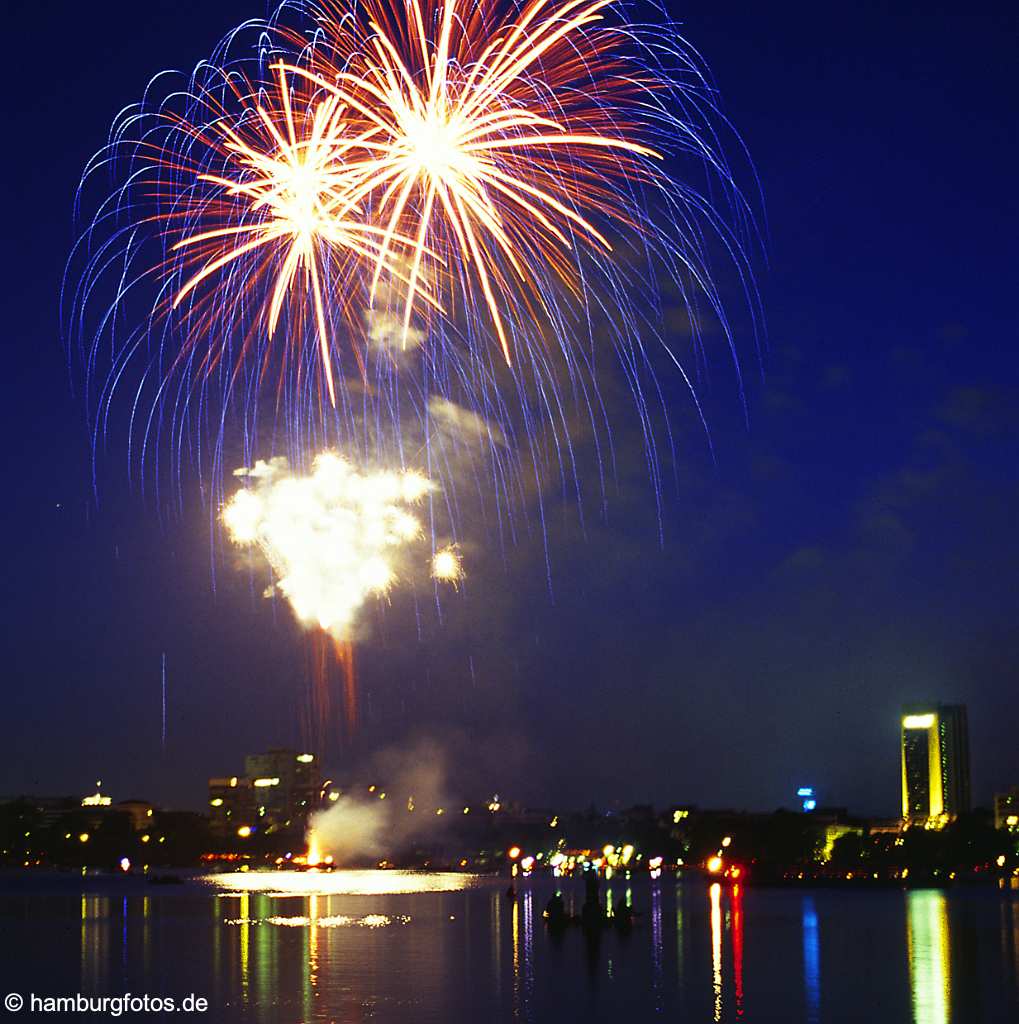 id10389 Feuerwerk Kirschblütenfest Hamburg Alster