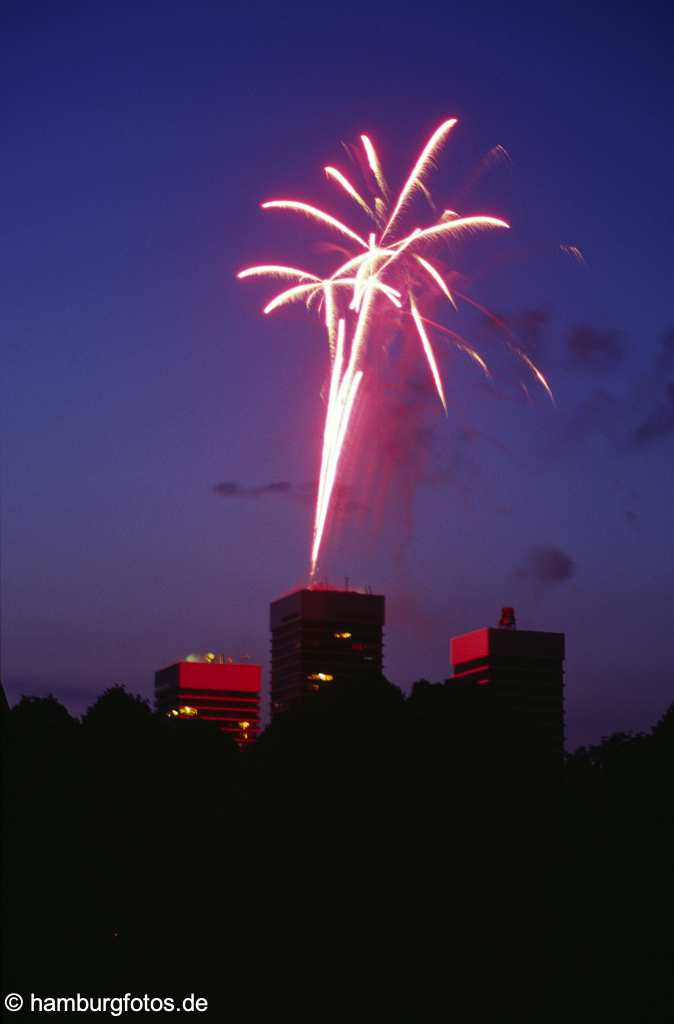 id10390 Feuerwerk auf dem Mundsburgtower