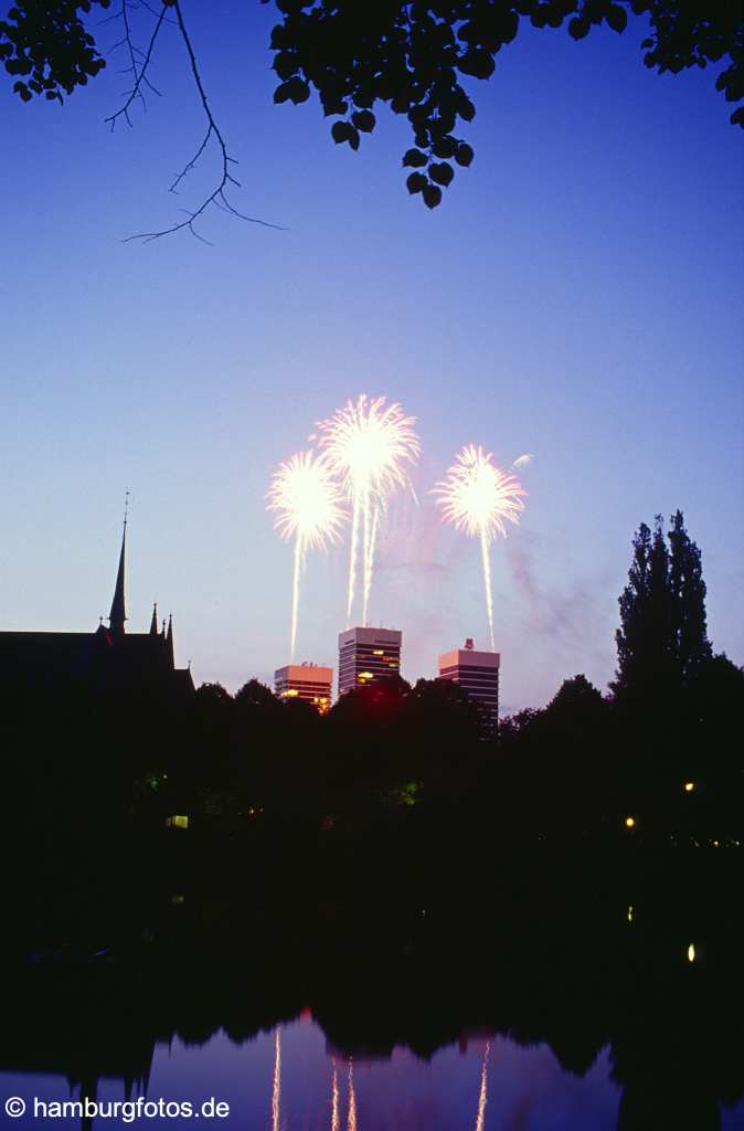 id10397 Feuerwerk auf dem Mundsburgtower