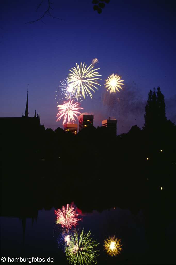 id10402 Feuerwerk Mundsburgtower