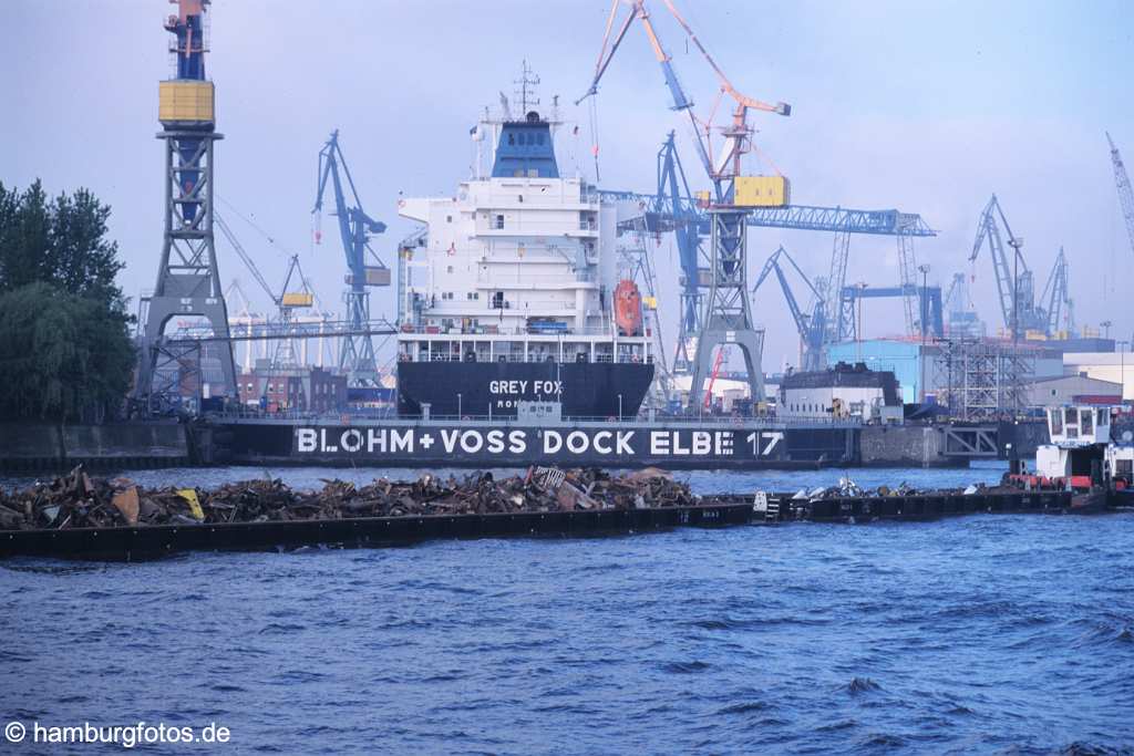 id104642 Hamburg | Thema: Der Hamburger Hafen, Szenen und Skylines von den Landungsbrücken bis Finkenwerder | Blohm+Voss Dock Elbe 17