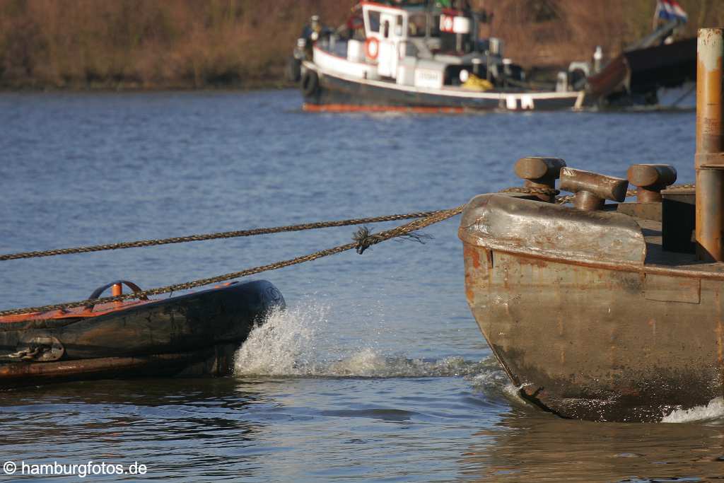 id106019 Hamburg | Rothenburgsort, Peute, Schlepper mit Schute