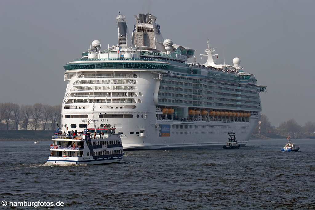 id106579 Hamburg | Kreuzfahrtschiff Freedom of the Seas verläßt den Hamburger Hafen