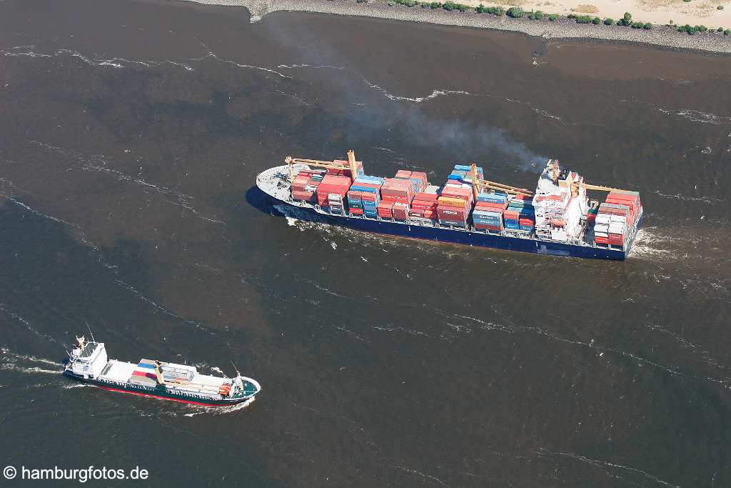 id106739 Luftbild Hamburg | 2 Containerschiffe