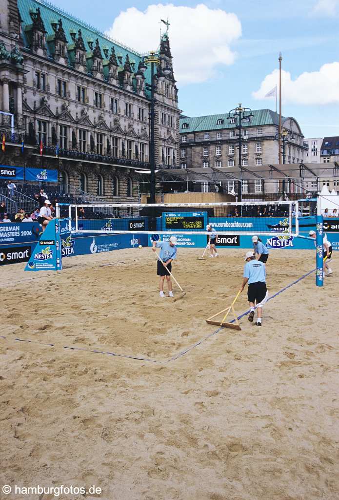 id106748 Hamburg | Beachvolleyball auf dem Rathausmarkt