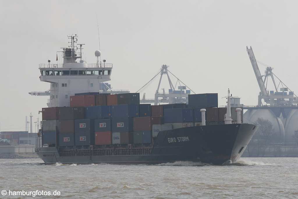 id106795 Hamburg | Containerschiff auf Norderelbe